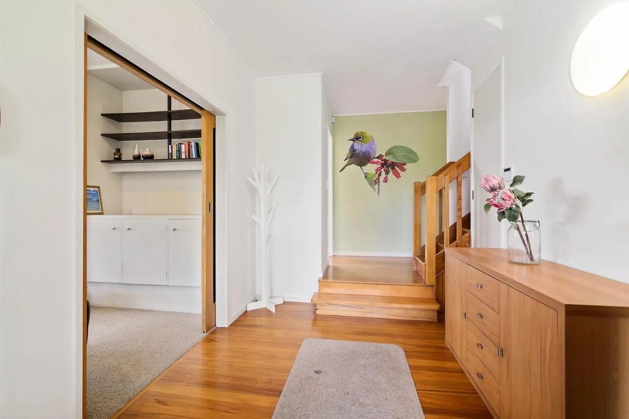 The Bird House - Kawaha Point, Rotorua. Stylish Six Bedroom Home With Space, Views And Relaxed Atmosphere Rotorua
