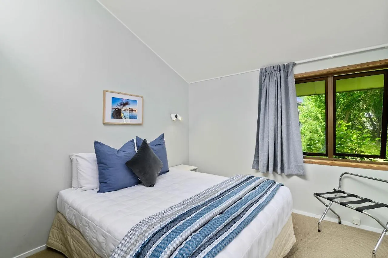 The Bird House - Kawaha Point, Rotorua. Stylish Six Bedroom Home With Space, Views And Relaxed Atmosphere 0*, Rotorua