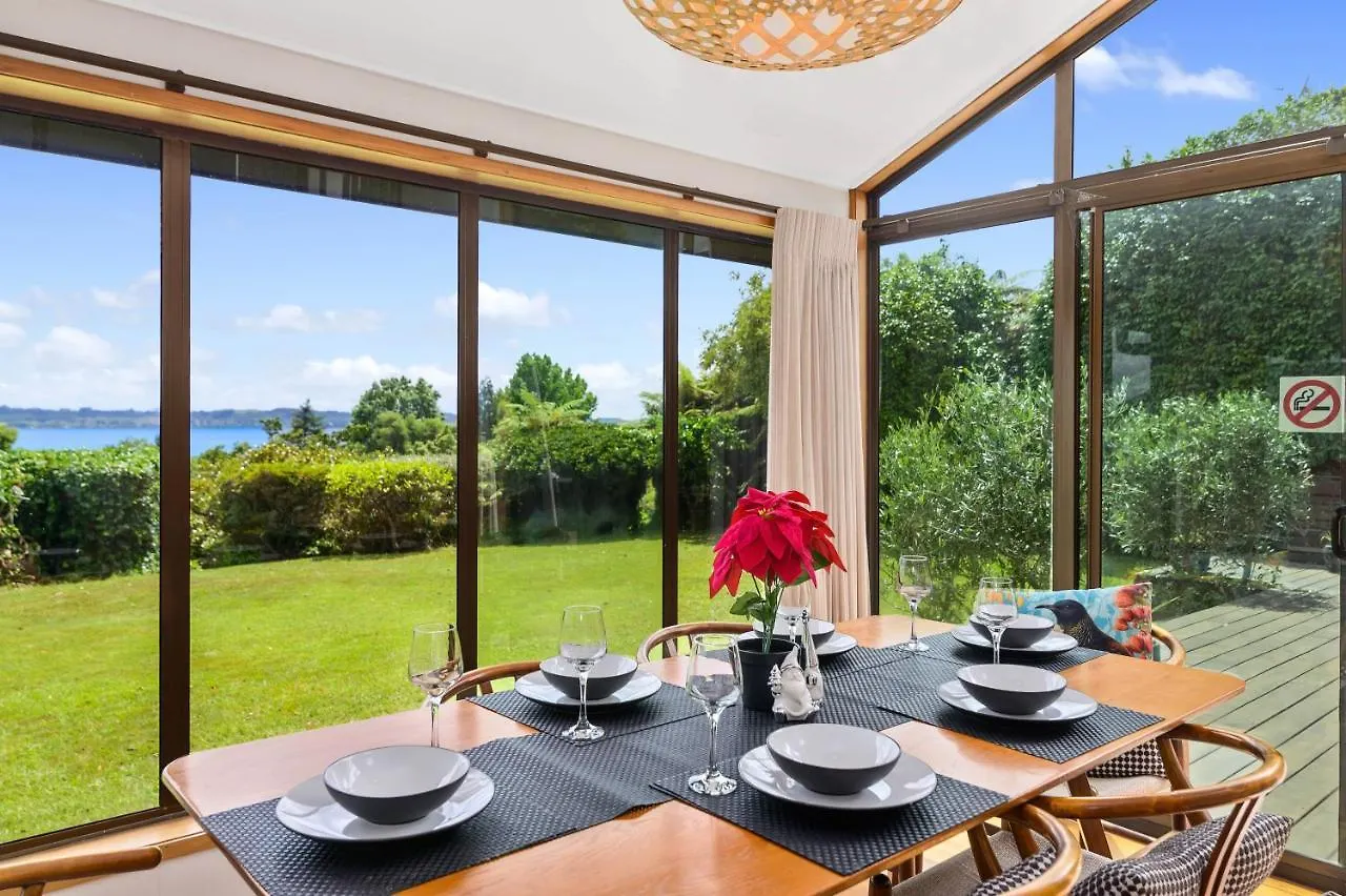 The Bird House - Kawaha Point, Rotorua. Stylish Six Bedroom Home With Space, Views And Relaxed Atmosphere 別荘 ロトルア