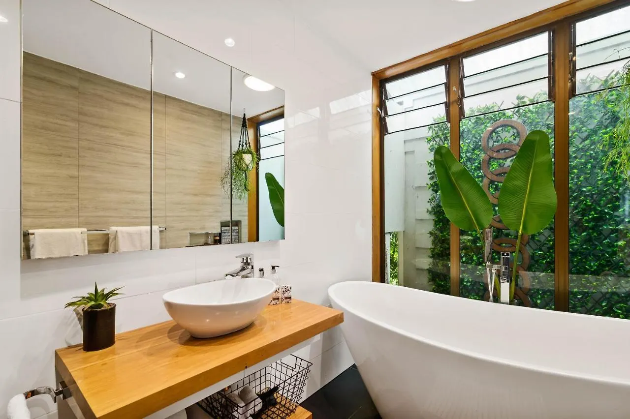 Сasa de vacaciones The Bird House - Kawaha Point, Rotorua. Stylish Six Bedroom Home With Space, Views And Relaxed Atmosphere