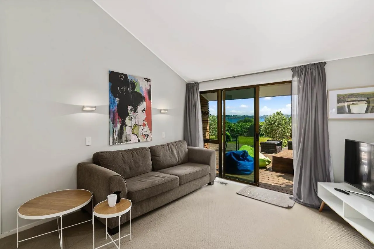Сasa de vacaciones The Bird House - Kawaha Point, Rotorua. Stylish Six Bedroom Home With Space, Views And Relaxed Atmosphere