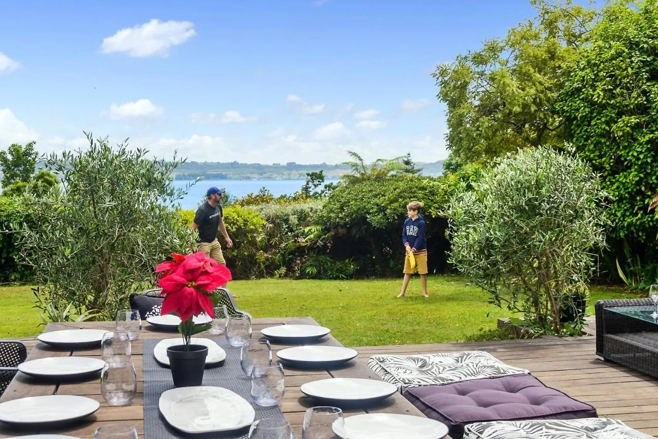 Holiday home The Bird House: Stylish Rotorua Retreat with Lake Views New Zealand